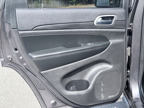 Used 2019 Jeep Grand Cherokee Altitude RWD image 33