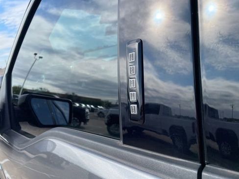 Used 2022 Ford F150 Lariat w/ FX4 Off-Road Package image 9