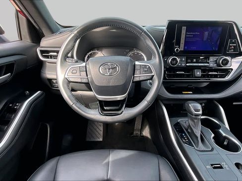 Used 2023 Toyota Highlander XSE FWD image 6