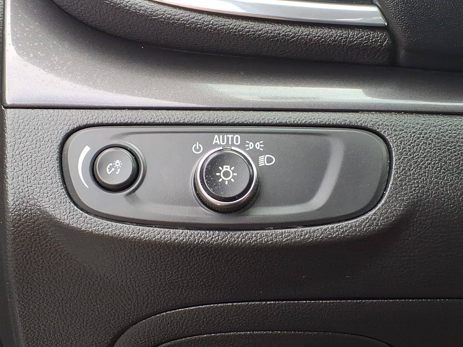 Used 2020 Buick Encore Preferred AWD/4WD image 20