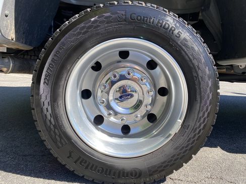 Used 2025 Ford F450 Platinum w/ FX4 Off-Road Package AWD/4WD image 22