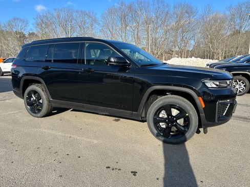 New 2026 Jeep Grand Cherokee L Limited w/ Limited Altitude Package AWD/4WD image 2