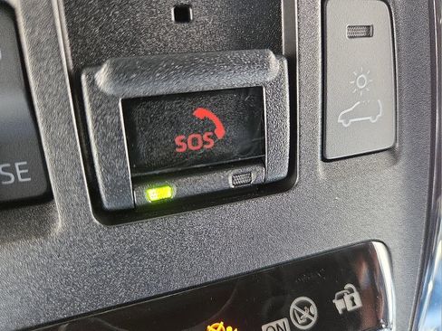 Used 2024 Toyota Venza Limited AWD/4WD image 20