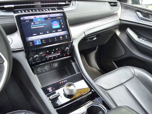 Used 2023 Jeep Grand Cherokee Limited w/ Luxury Tech Group II AWD/4WD image 24