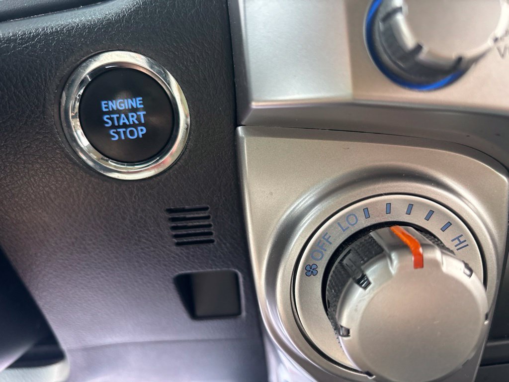 Used 2022 Toyota 4Runner SR5 AWD/4WD image 18