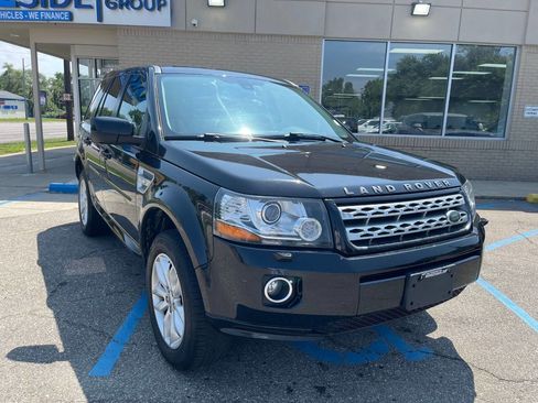 Used 2013 Land Rover LR2 HSE image 3