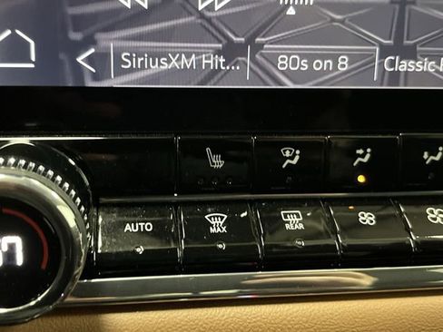 Used 2023 GMC Canyon AT4 image 8