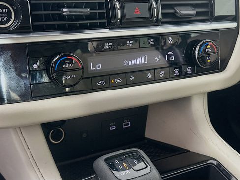 Used 2024 Nissan Pathfinder SL w/ SL Premium Package image 24