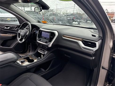 Used 2022 GMC Acadia SLE image 28