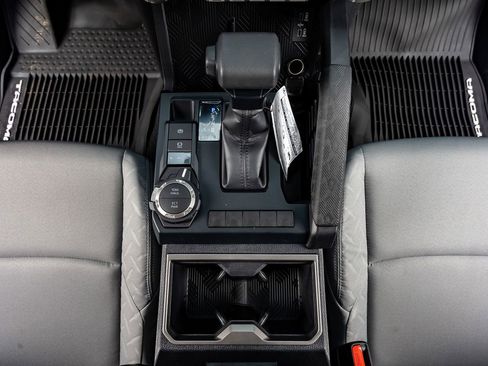 Used 2025 Toyota Tacoma SR5 image 29