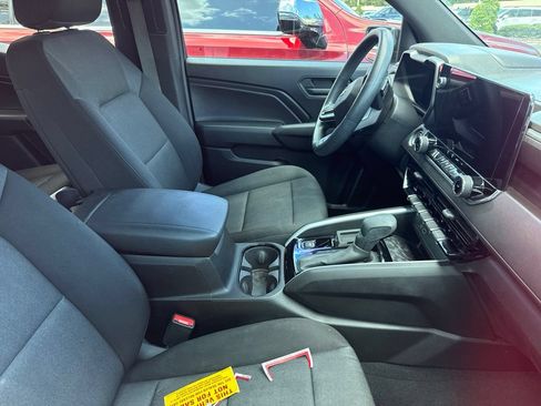 Used 2024 Chevrolet Colorado W/T w/ Technology Package RWD image 5