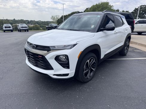Used 2023 Chevrolet TrailBlazer RS w/ Convenience Package AWD/4WD image 2