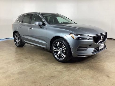 Used 2018 Volvo XC60 T5 Momentum w/ Vision Package AWD/4WD image 5
