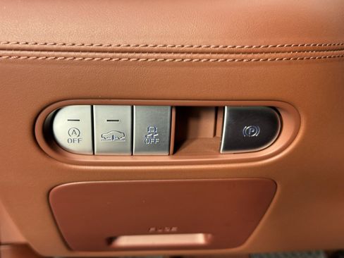 Used 2024 Genesis G90 3.5T image 17