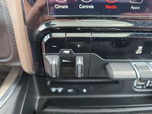 Used 2019 RAM 1500 Laramie AWD/4WD image 29