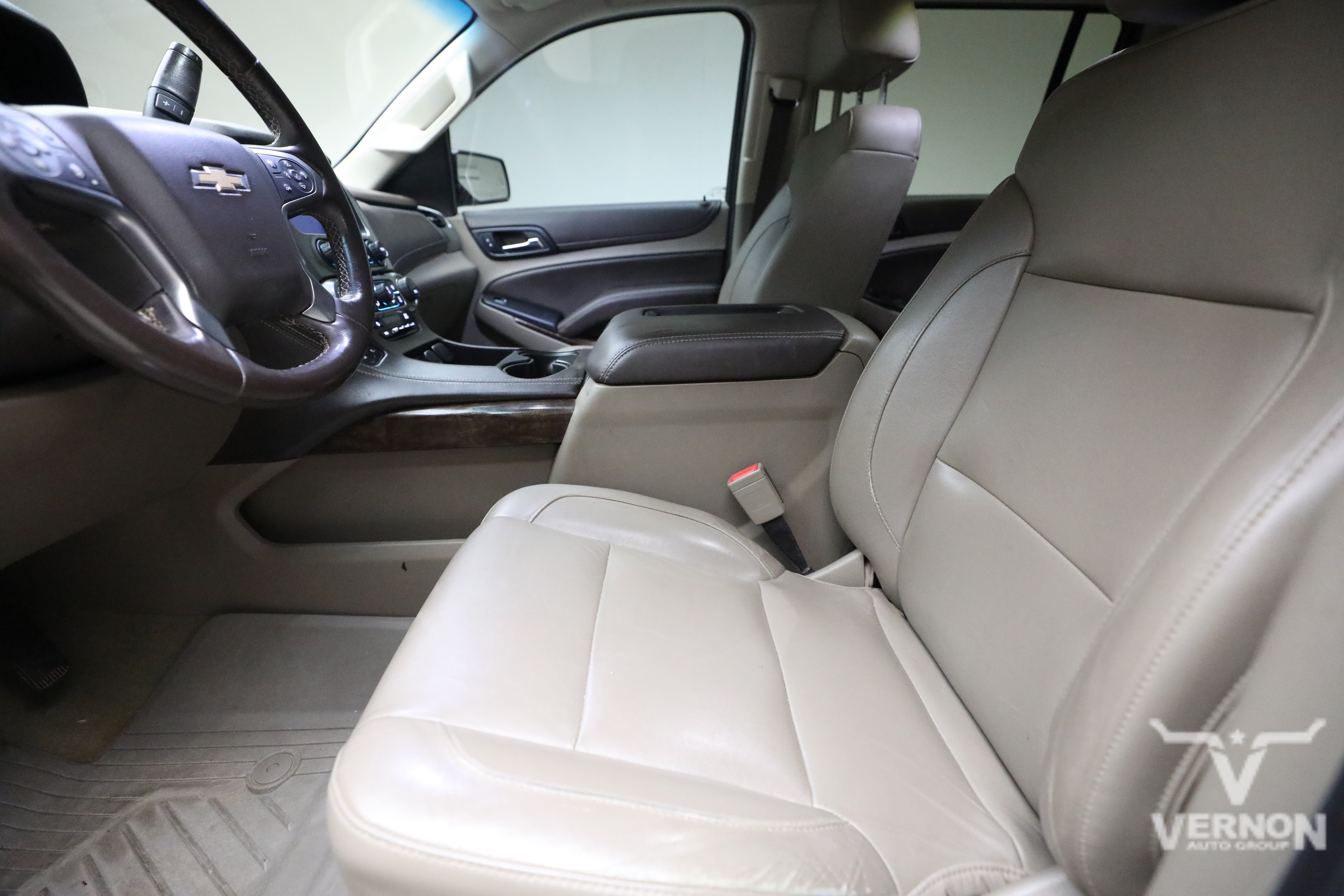 Used 2018 Chevrolet Suburban LT w/ Luxury Package RWD image 10