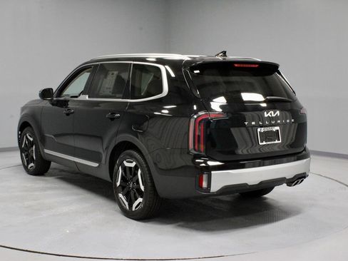 Used 2024 Kia Telluride EX w/ EX Captain's Chair Package FWD image 9