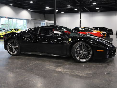 Used 2016 Ferrari 488 GTB RWD image 7