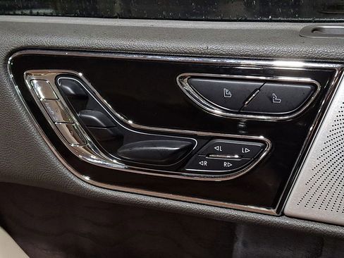 Used 2022 Lincoln Navigator Reserve image 22