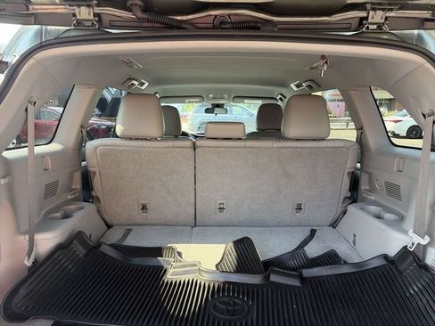 Used 2019 Toyota Highlander Plus AWD/4WD image 24