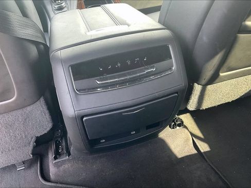 Used 2023 Cadillac Escalade Luxury AWD/4WD image 34