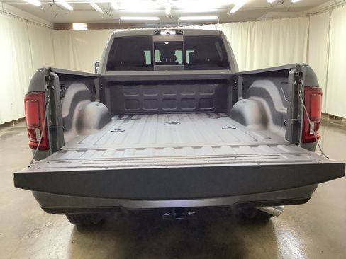 New 2026 RAM 2500 Laramie AWD/4WD image 7