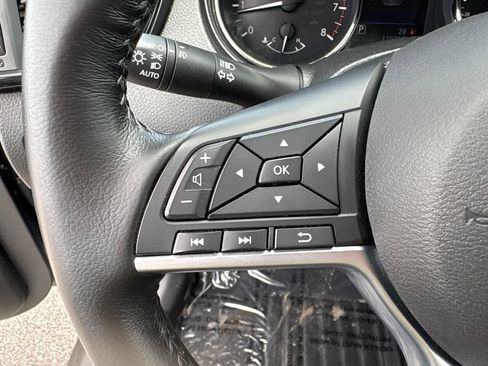 Used 2018 Nissan Rogue SL FWD image 29