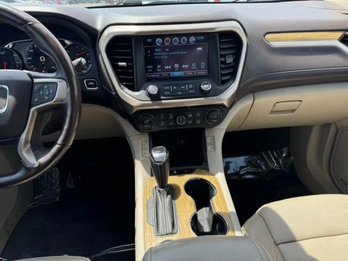 Used 2017 GMC Acadia Denali w/ Technology Package AWD/4WD image 3