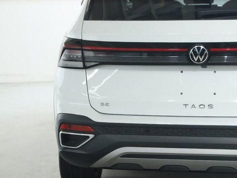 Used 2025 Volkswagen Taos SE FWD image 43