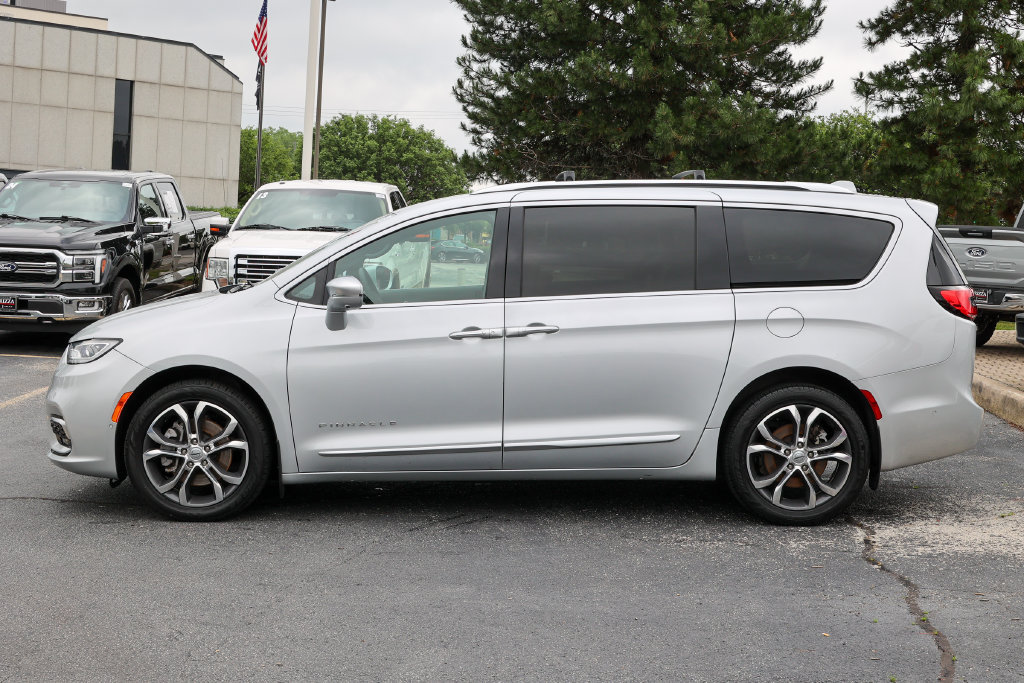 Used 2022 Chrysler Pacifica Pinnacle AWD/4WD image 31