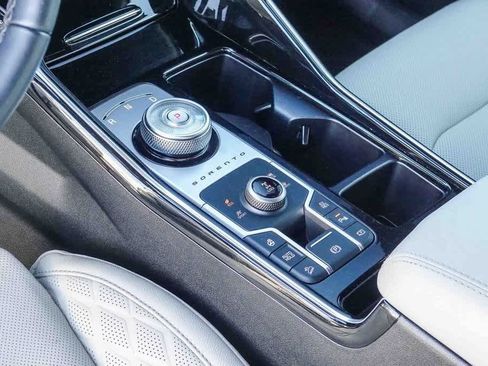 Certified 2025 Kia Sorento SX Prestige image 18