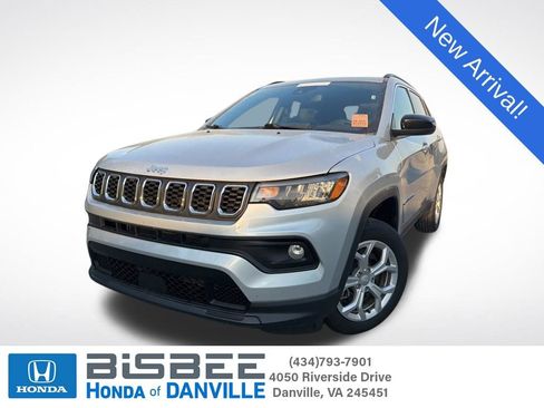 Used 2024 Jeep Compass Latitude image 1
