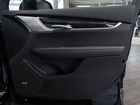 Used 2023 Cadillac XT6 Premium Luxury image 36