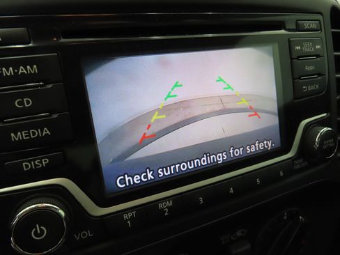 Used 2016 Nissan Juke S FWD image 17