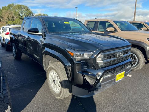 New 2026 Toyota Tacoma SR5 image 3