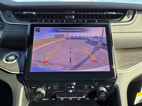 New 2025 Jeep Grand Cherokee Limited image 24