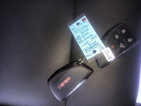 Used 2022 GMC Sierra 1500 SLT image 35
