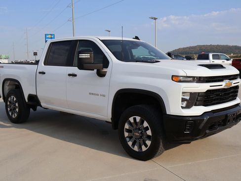 Used 2025 Chevrolet Silverado 2500 Custom w/ Custom Value Package AWD/4WD image 6