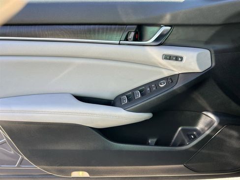 Used 2018 Honda Accord Touring image 26