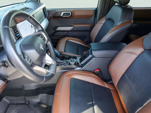 Used 2023 Ford Bronco Outer Banks w/ Sasquatch Package AWD/4WD image 12