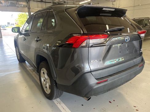 Used 2021 Toyota RAV4 LE AWD/4WD image 6
