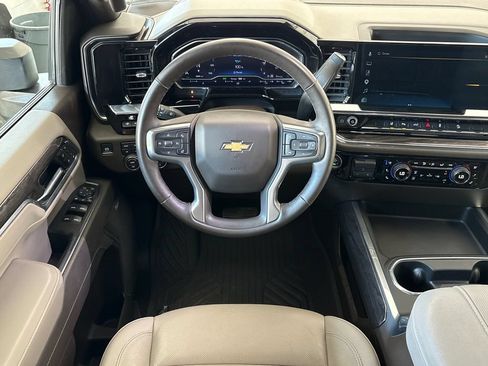 Used 2025 Chevrolet Silverado 2500 LTZ w/ LTZ Convenience Package AWD/4WD image 18