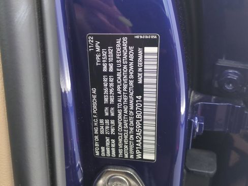 Certified 2023 Porsche Macan AWD/4WD image 28
