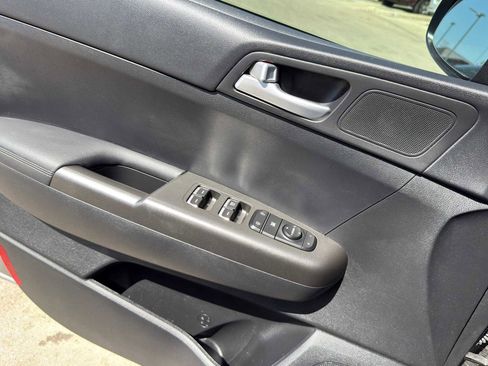 Used 2022 Kia Sportage LX image 19