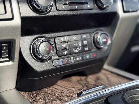 Used 2019 Ford F250 Lariat w/ Lariat Ultimate Package image 17