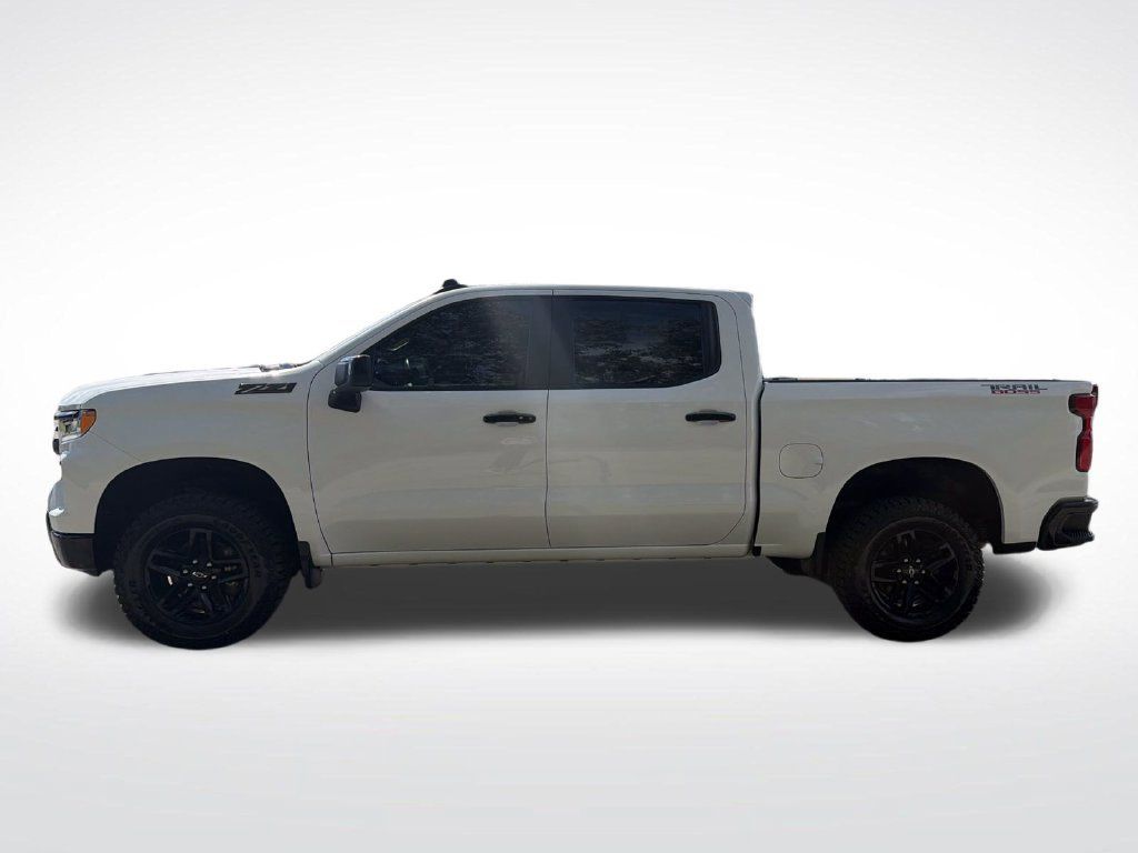 Used 2024 Chevrolet Silverado 1500 LT Trail Boss w/ Convenience Package II AWD/4WD image 2