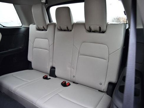 Certified 2024 Nissan Pathfinder SL image 28