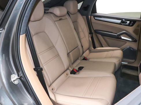 Used 2022 Porsche Cayenne Turbo image 28