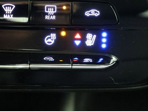 Used 2023 Chevrolet Bolt EUV LT w/ Convenience Package image 25