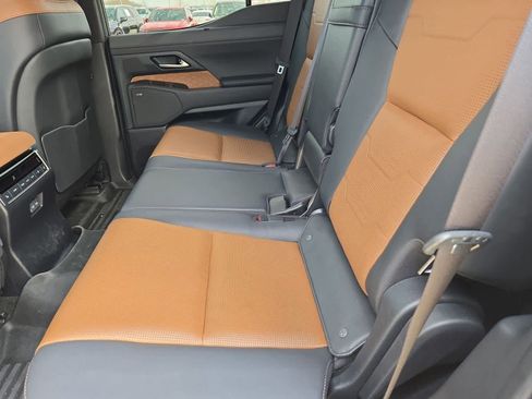 Used 2024 Lexus GX 550 w/ Accessory Package (31) image 19